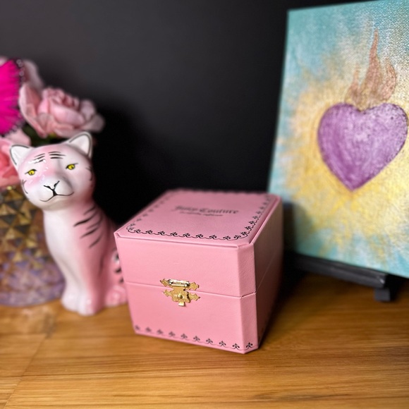 Juicy Couture Pink Crystal Embellished Watch 👑 - Picture 9 of 9